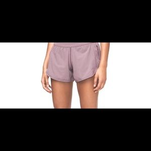 Lululemon Size 6 Tracker Low-Rise Shorts 4”